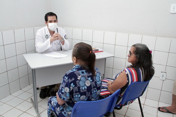 SEMDES inicia atendimentos com médico geriatra no Centro do Idoso Júlia Almeida