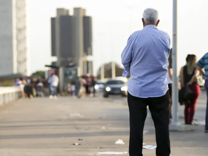 Governo do Brasil aprova medicamento para retardar avanço do Alzheimer