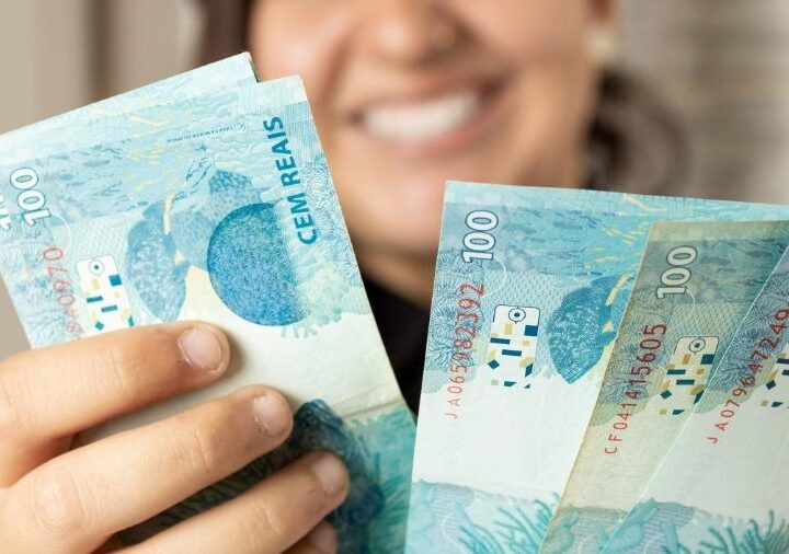 Orçamento do governo Lula aumenta em mais de 100 reais o salário mínimo