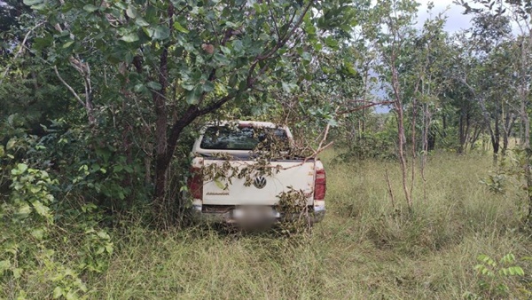Polícia recupera os dois carros roubados na casa do pai do deputado Leandro Bello