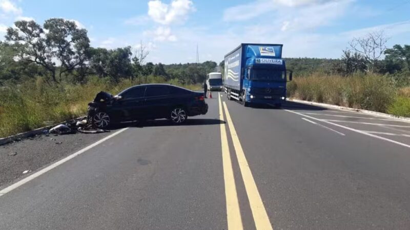 Colisão frontal entre carros na BR 316 entre Timon e Caxias deixou três feridos