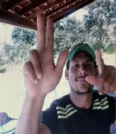 Acusado de matar delegado se entrega a polícia em Caxias